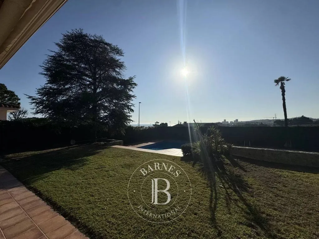 Aed - Luxury Villa with Pool in El Masnou