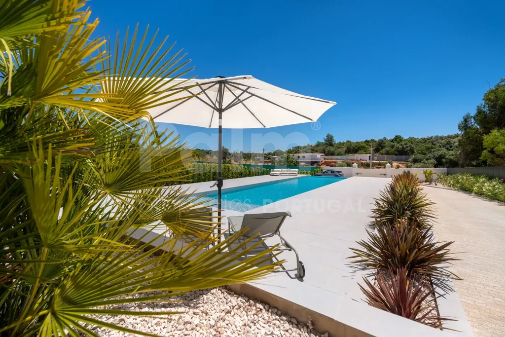 Bassein - Luxury Villa with Heated Pool in Central Alvor