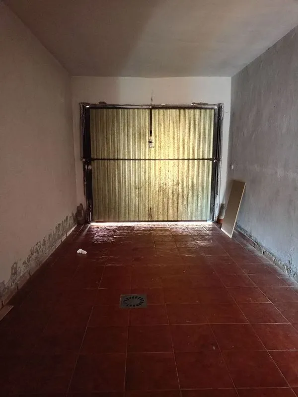 Garage - 3-Bedroom Chalet with Pool in Alcabón