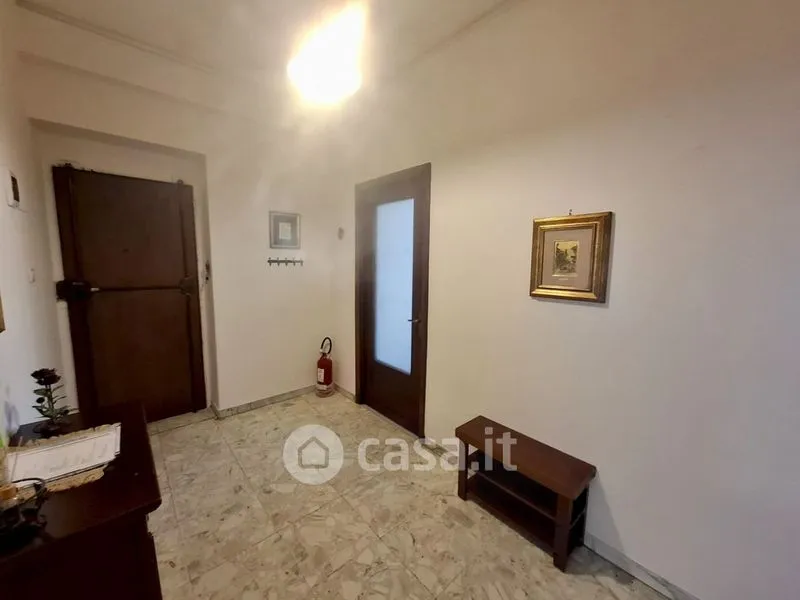 Esik - Four-Room Apartment with Balcony in Catania