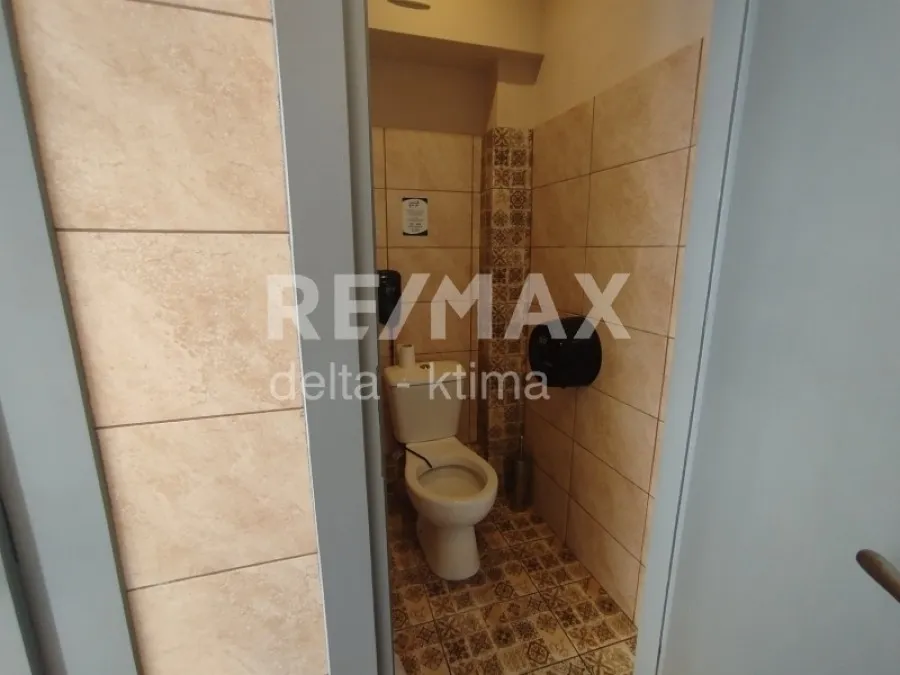 Bagni - Shop with Dual Access in Larissa Centre