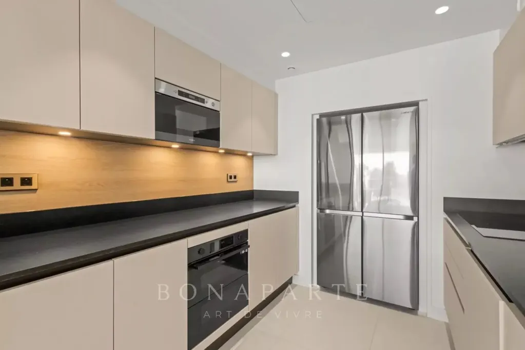 Cuisine - Appartement Rénové avec Vue Panoramique à Cannes