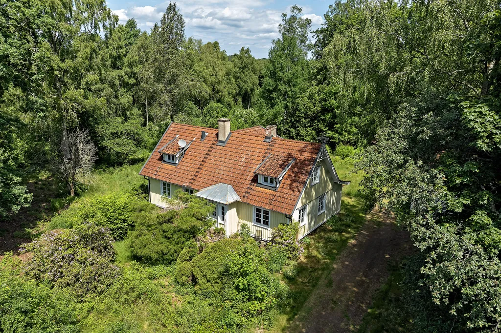 Õhuvaade - Charming Villa with Nature View near Sibbhult