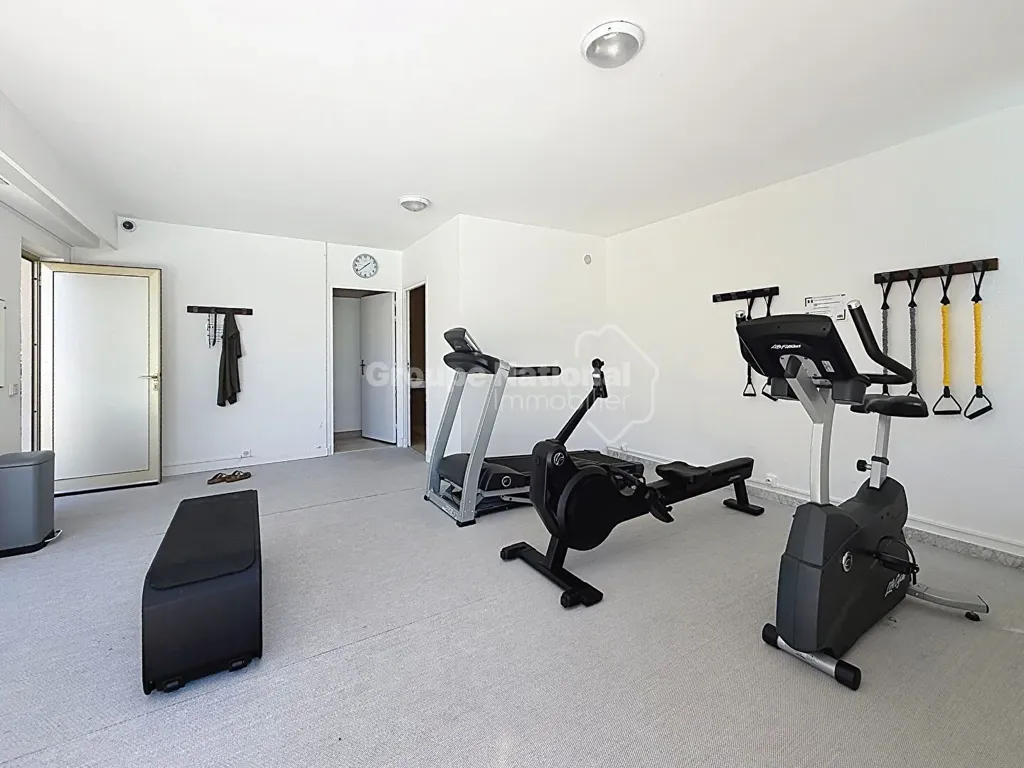 Pièces - Appartement avec Vue Mer et Piscine à Cannes