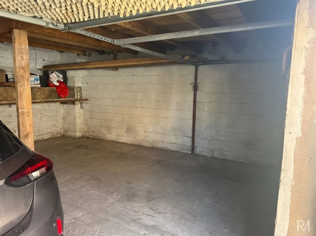 Garage - Maison Semi-Détachée avec Terrasse à Saint-Nicolas