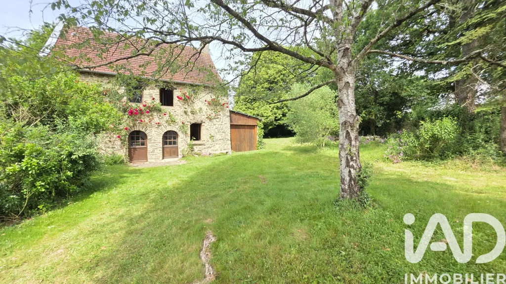Garden - Traditional Stone House with Garden in Guichen