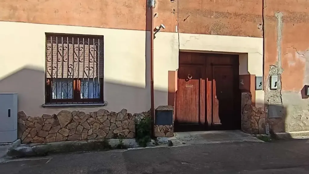 Välivaade - Rustic-Style Apartment with Courtyard in Monserrato
