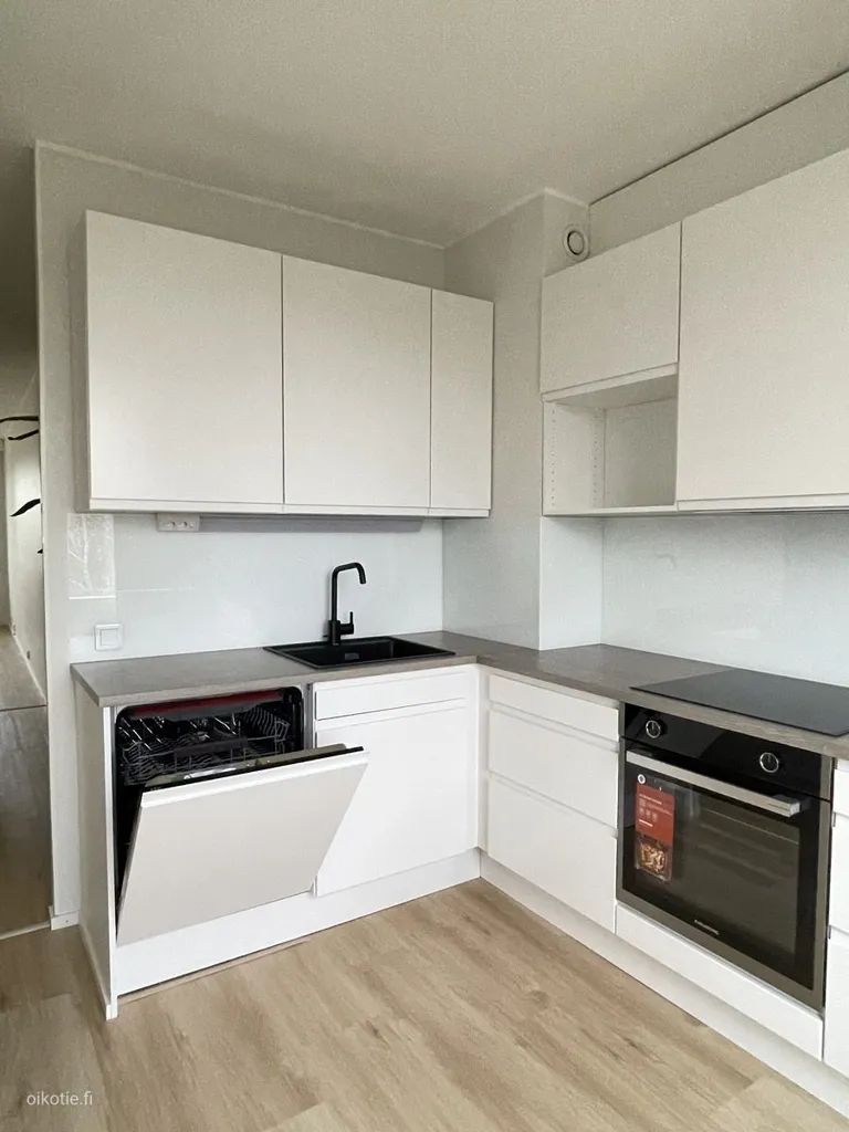 Cuisine - Modernised Apartment with Balcony in Hervanta, Tampere