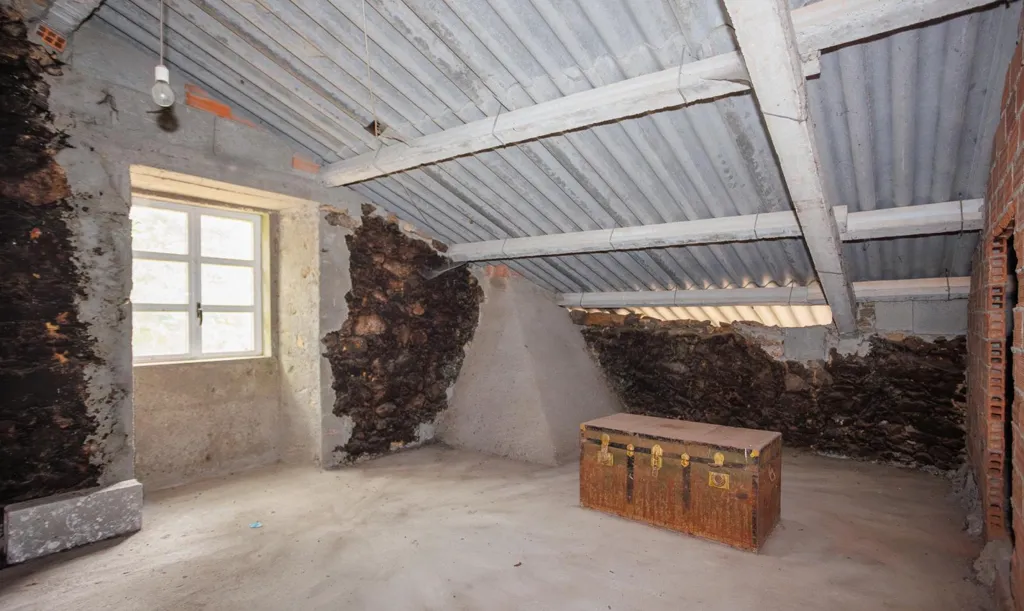 Stanze - Restoration Opportunity with Forest in Silleda