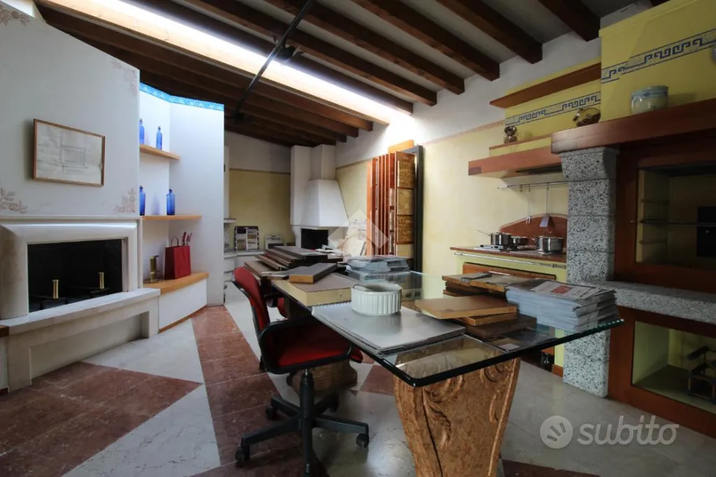 Sala da pranzo - Industrial Complex with Exhibition Space near Brescia