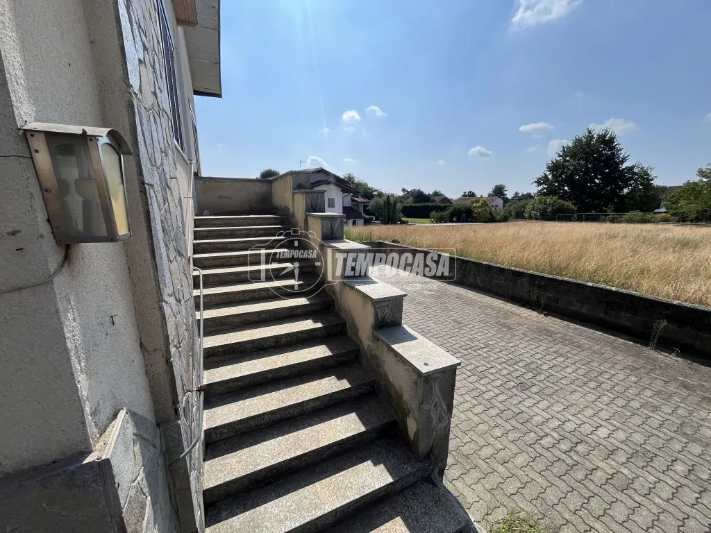 Stanze - Villetta indipendente con terreno edificabile ad Agliè