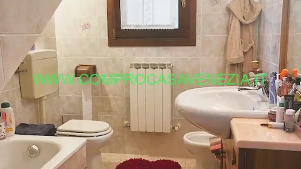 Salles de bain - Maison 6 pièces à IT