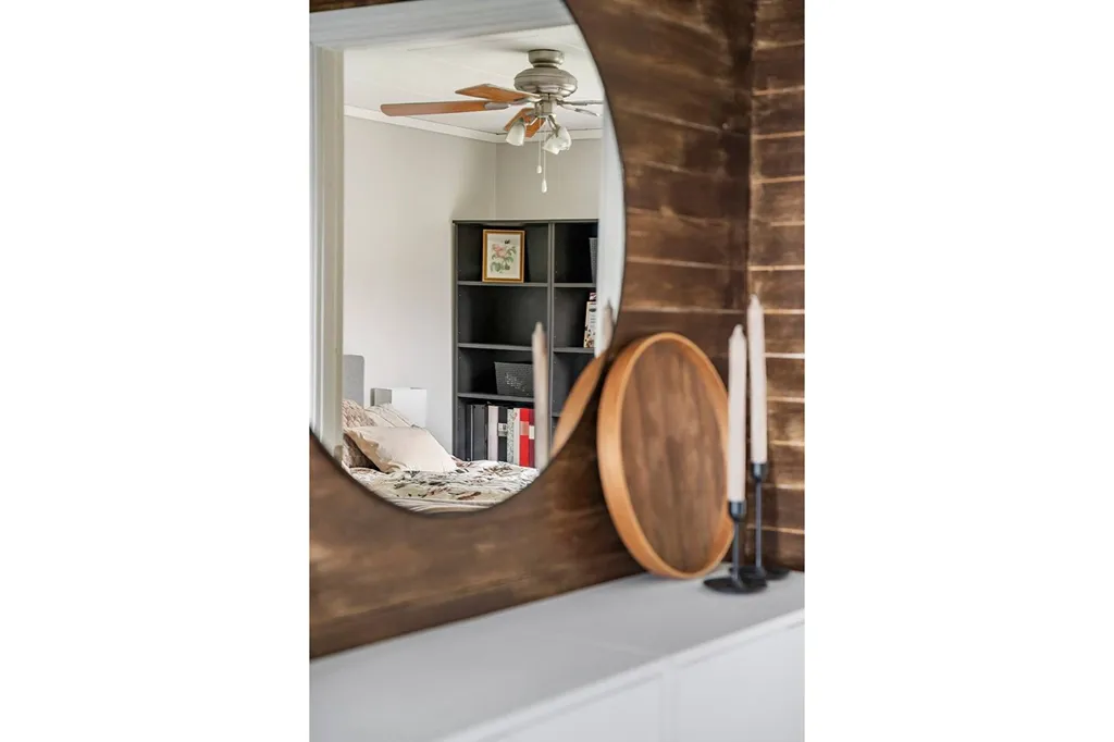 Pièces - Renovated Apartment with West-Facing Balcony in Hea