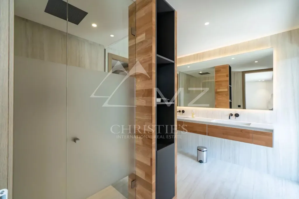 Bathrooms - Contemporary Villa with Pool in Cannes