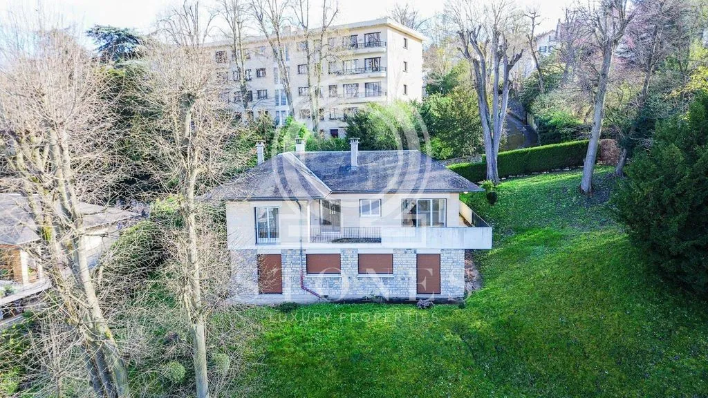 Vue aérienne - Maison Luxueuse avec Vue Panoramique à Bougival