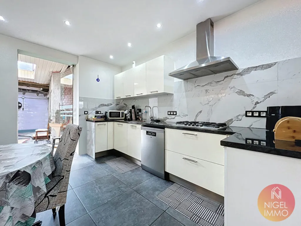 Cuisine - Maison 2 Façades avec Panneaux Solaires à Herstal