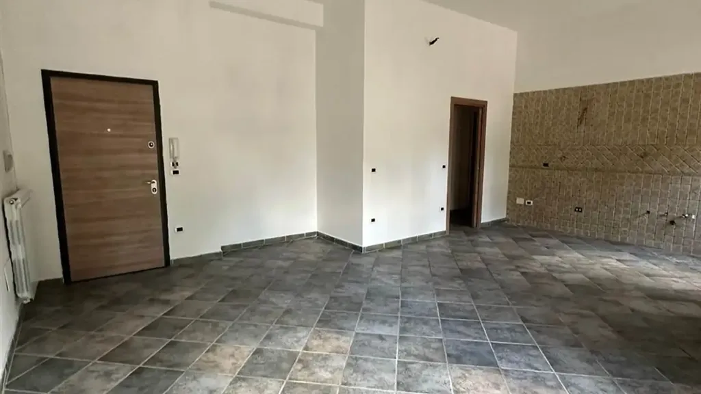 Elutuba - Ground Floor Apartment with Private Courtyard in Castel Volturno