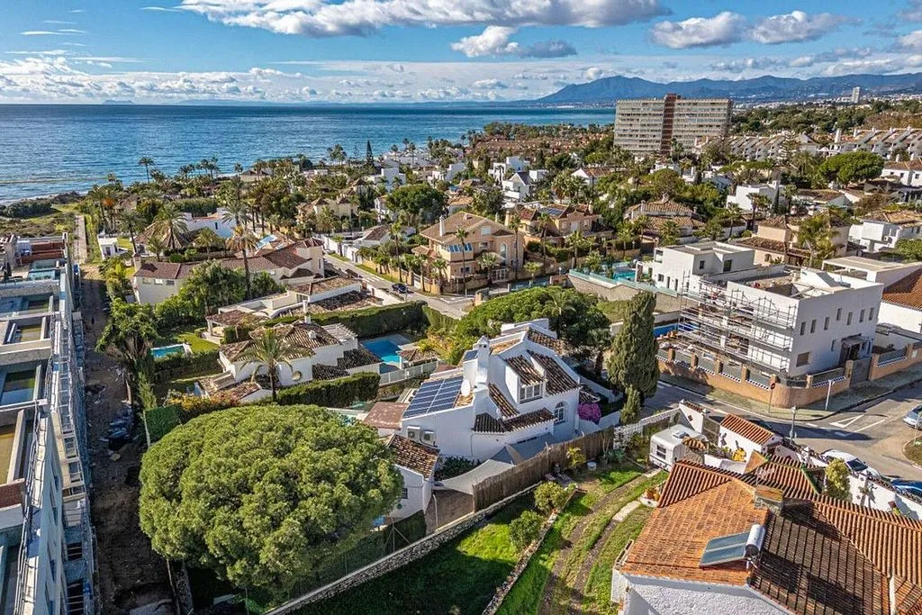 Vue aérienne - Traditional Chalet with Pool in Las Chapas, Marbella