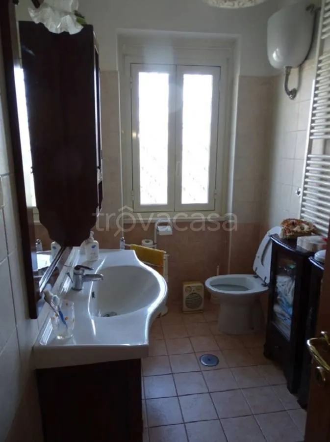Salles de bain - Villa with Private Garden at Cisterna di Latina