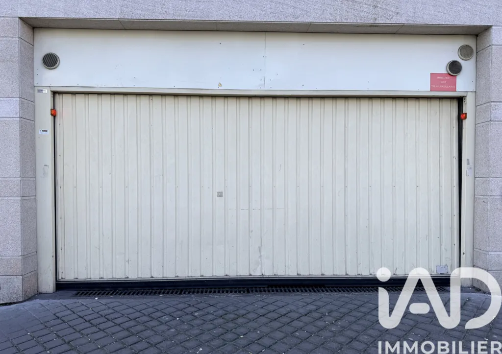 Garaaž - Secure Parking Space near Colombes Centre