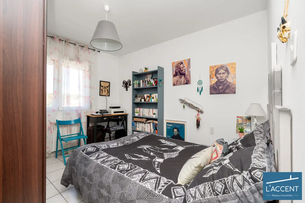 Chambres - Appartement avec Terrasse et Garage à Uchaud