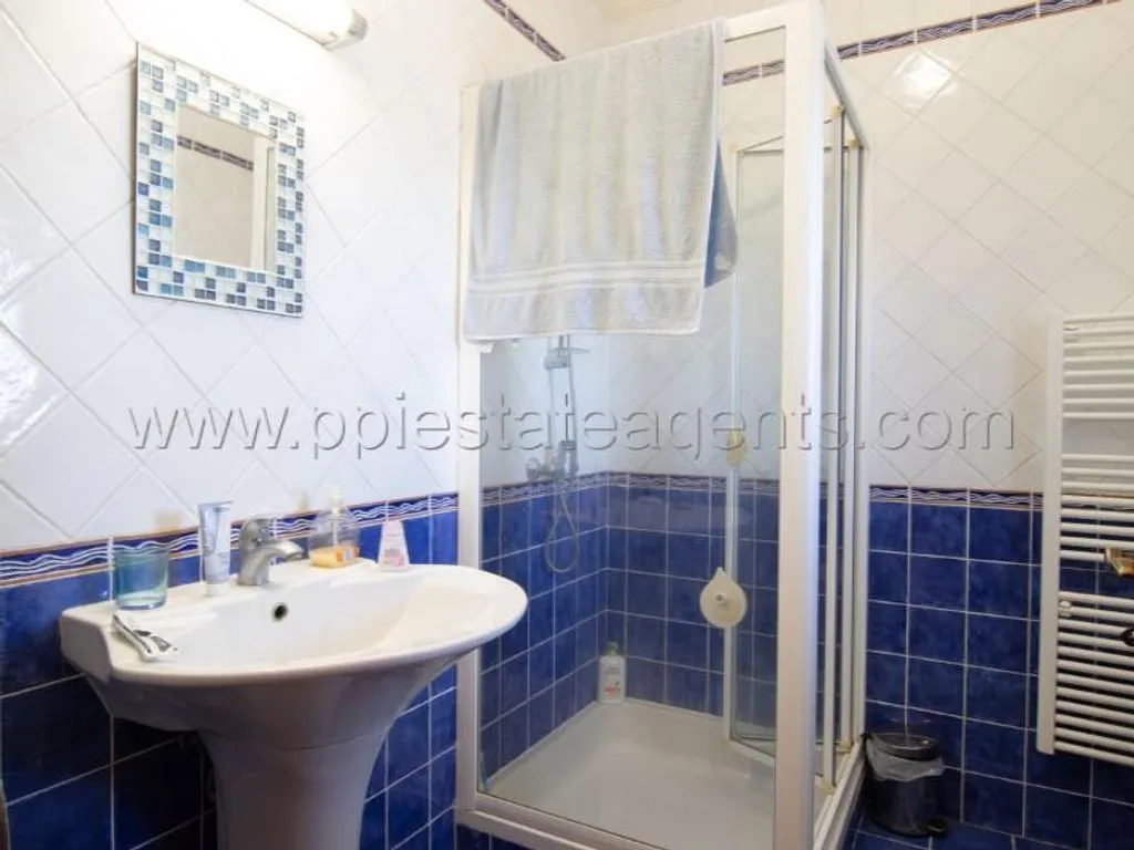 Bathrooms - Luxury Villa with Pool in Lagos Countryside