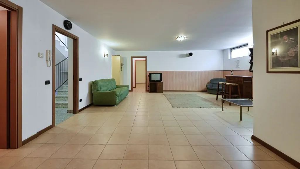 hallway_entrance
