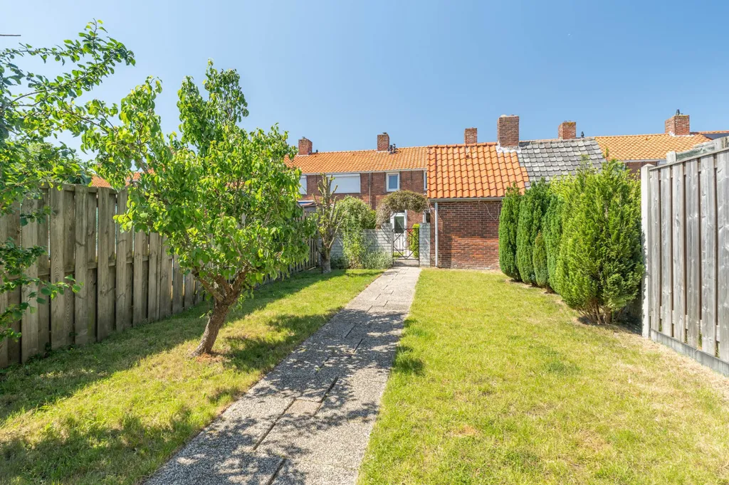 Giardino - Characterful Semi-detached House with Deep Garden in Yerseke