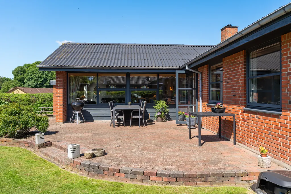 Terrace - Fenced Villa with Garden in Vildbjerg