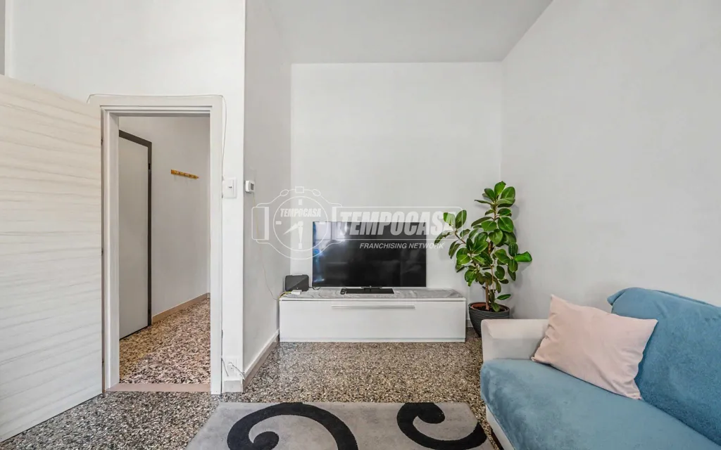 Séjour - Central Trilocale with Balcony in Faenza