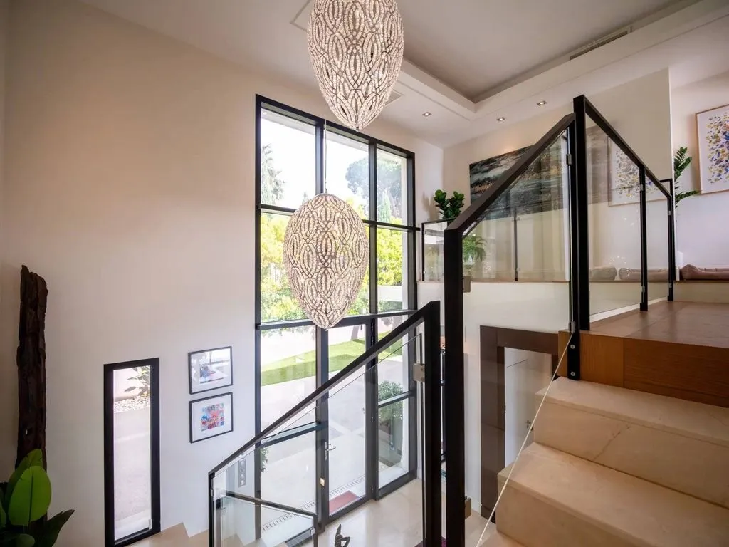 Pièces - Villa Contemporaine avec Vue Mer à Cannes