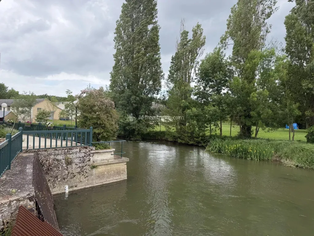 Moulin du 19ème Siècle dans un Environnement Unique