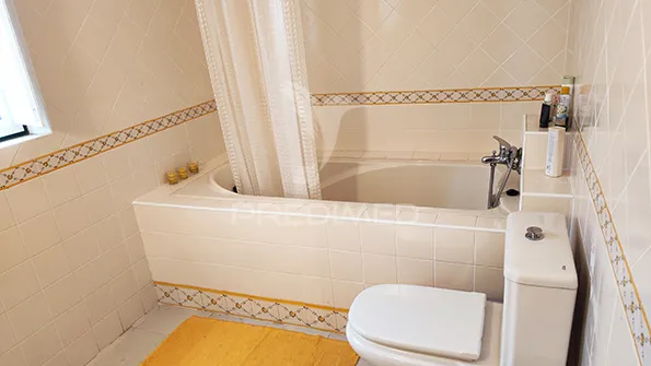 Salles de bain - Remodelled Quinta with Olive Grove in Avis