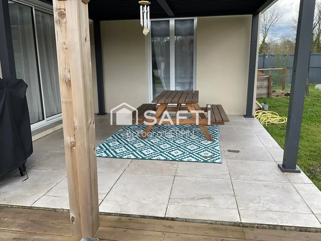 Terrass - Modern House with Large Plot in Salles