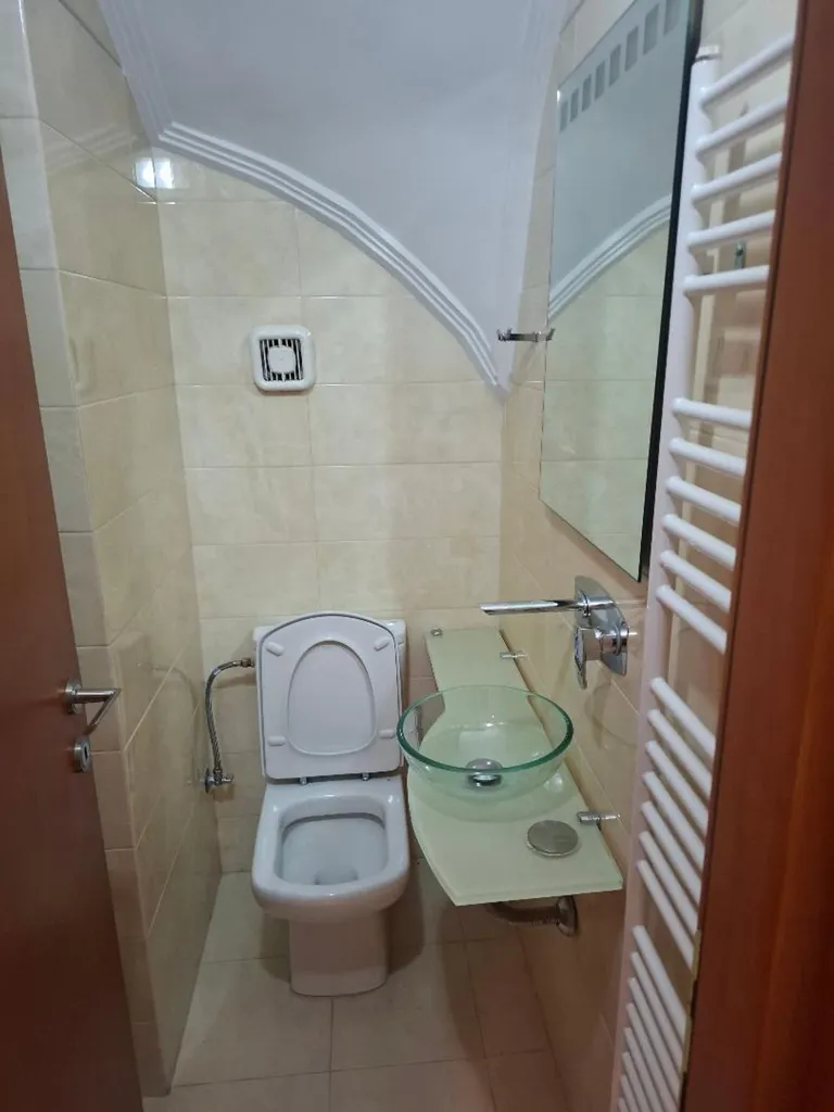 Bagni - Detached House with Garden in Semi-Basement