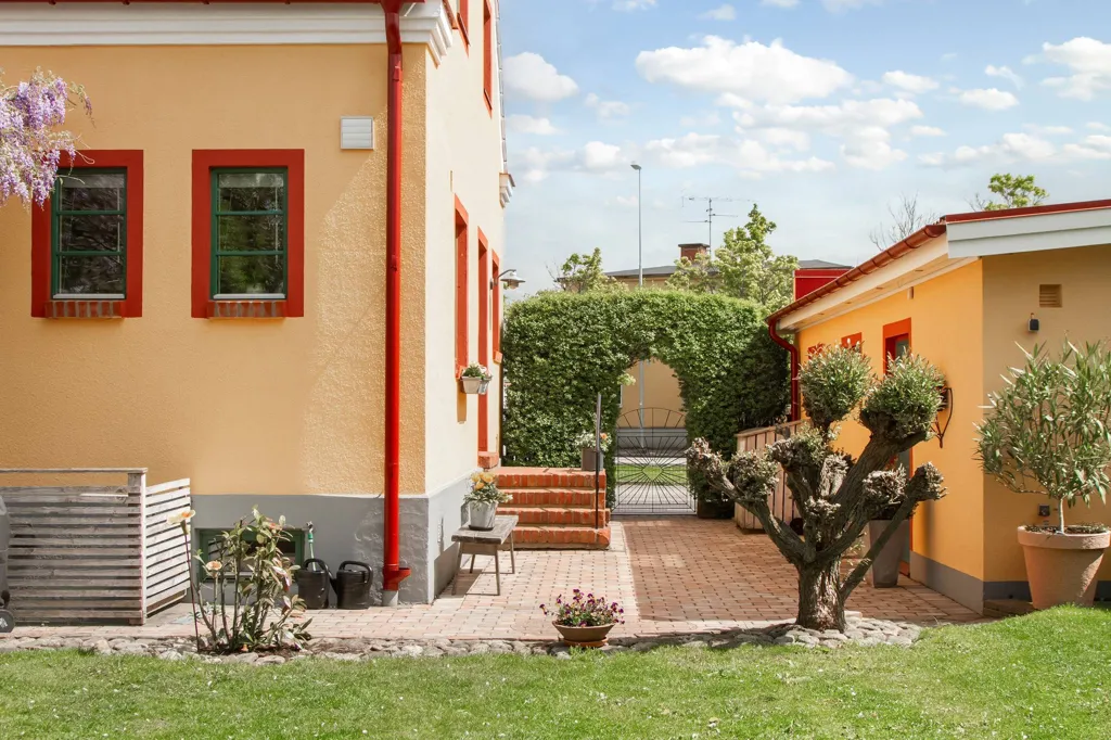 Jardin - Classic 1928 Villa with Garden in Tomelilla