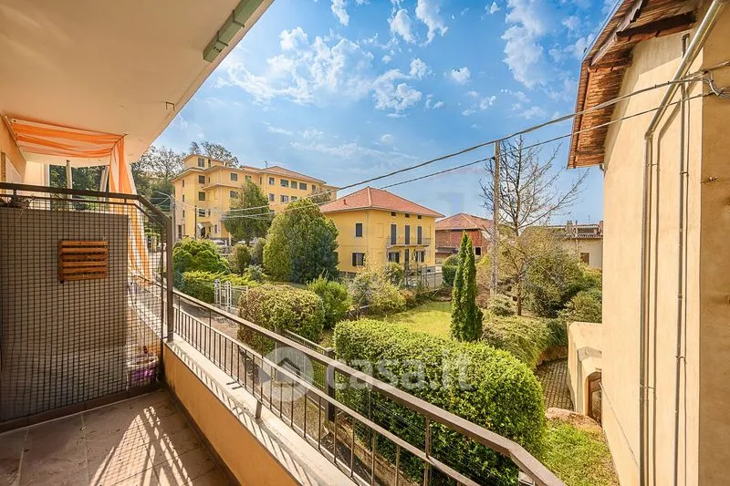 Balcon - Apartment with Balcony in Cossato