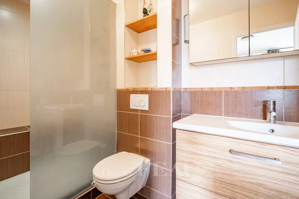 Salles de bain - Appartement Charmant avec Ascenseur à Saint-Germain-en-Laye