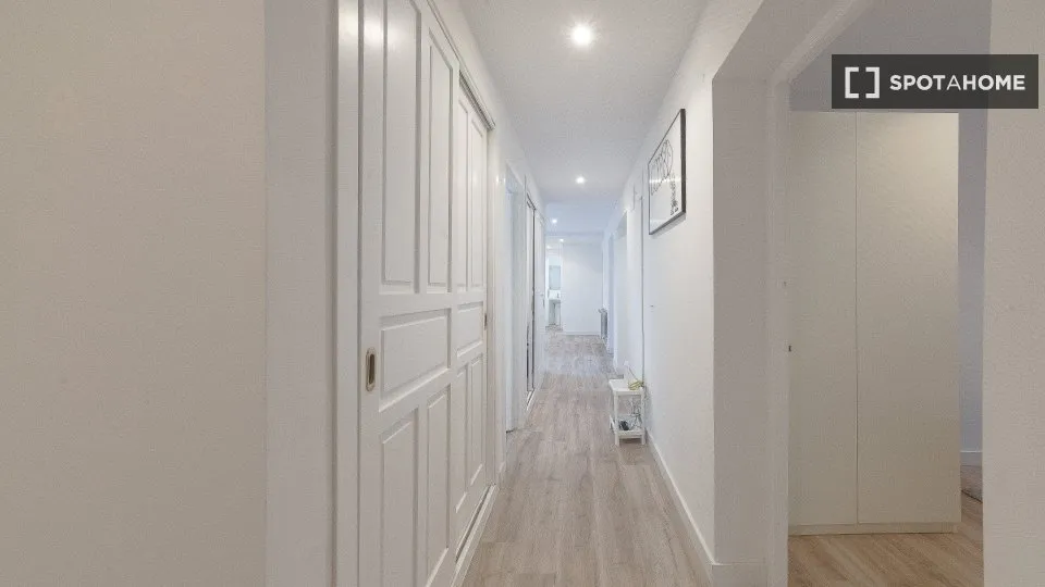 Esik - Shared Flat with Modern Design in Malasaña