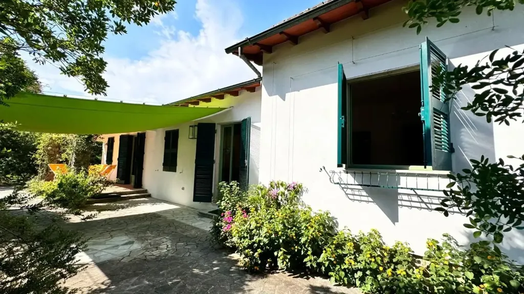 Extérieur - Villa with Garden in Poveromo, Massa