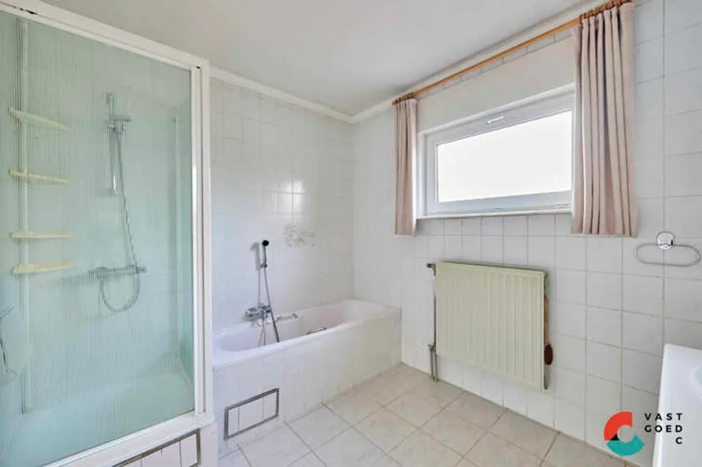 Salles de bain - Maison avec garage à Overpelt