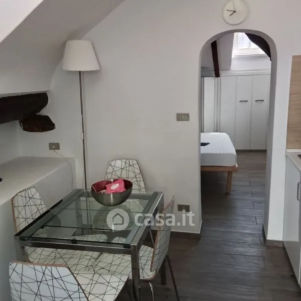 Salle à manger - Mansarded Studio in Historic Building, Genoa