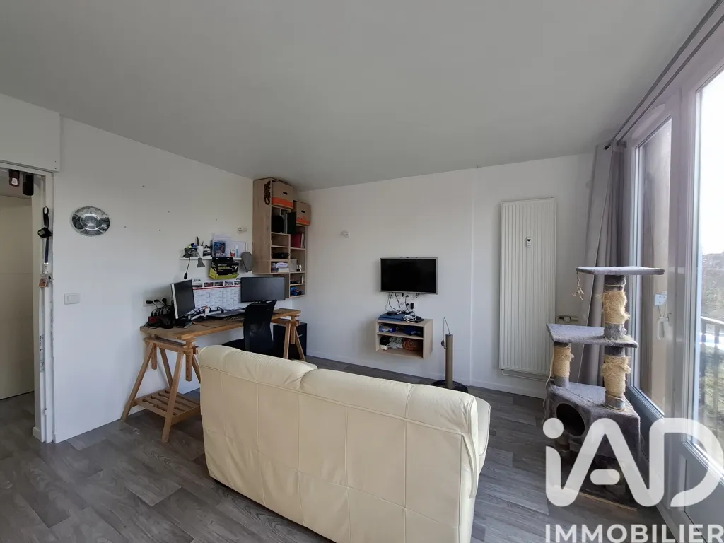 Séjour - Appartement T2 Rénové dans Résidence Calme à Beauvais
