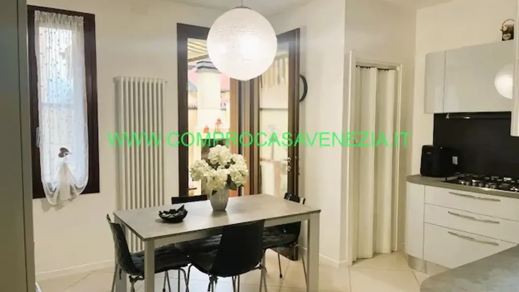 Salle à manger - Maison 6 pièces à IT