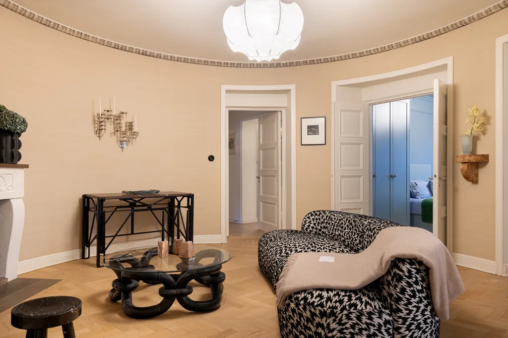 Séjour - Renovated Flat with Library in Enskede