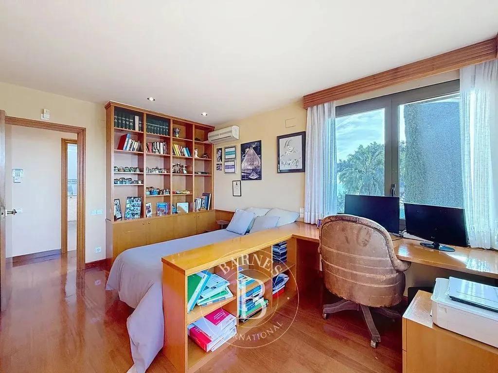 Kabinet - Luxury Villa with Pool in El Masnou