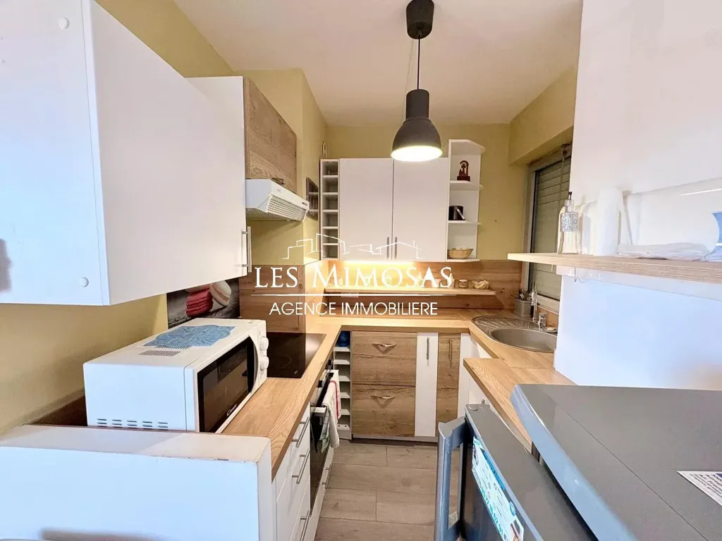 Köök - 2-Bedroom Flat with Terrace near Frejus-Plage