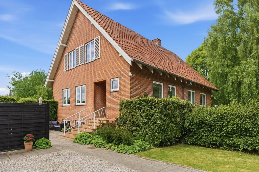 Extérieur - Red Brick Villa with Garden in Øsby