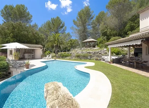 Piscina - Renovated Villa with Pool in Valbonne