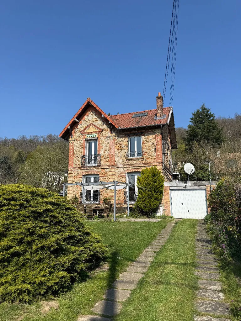 Exterior - Meulière House with Pool in Palaiseau